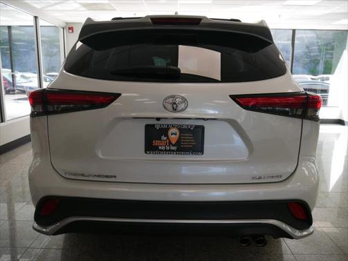 2022 Toyota Highlander XSE