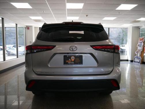 2022 Toyota Highlander LE