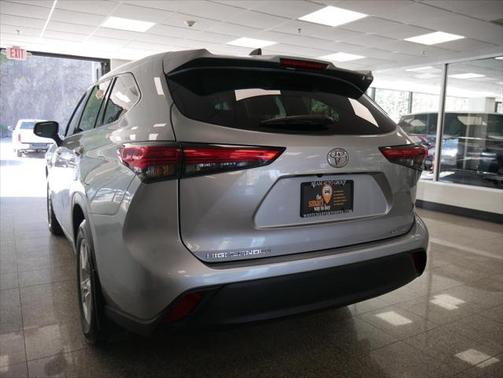 2022 Toyota Highlander LE