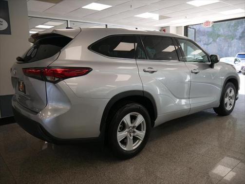 2022 Toyota Highlander LE