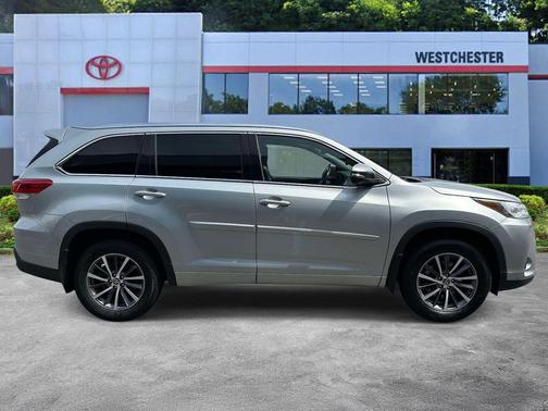 Celestial Silver Metallic 2018 Toyota Highlander XLE