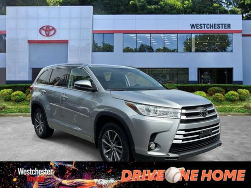 Celestial Silver Metallic 2018 Toyota Highlander XLE