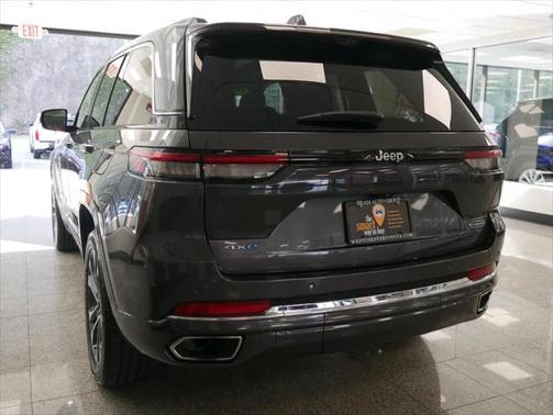 2022 Jeep Grand Cherokee 4xe Overland