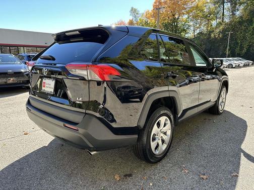 2022 Toyota RAV4 LE