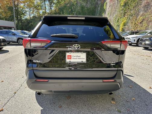 2022 Toyota RAV4 LE