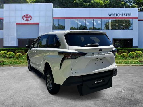 ICE CAP 2025 Toyota Sienna LE