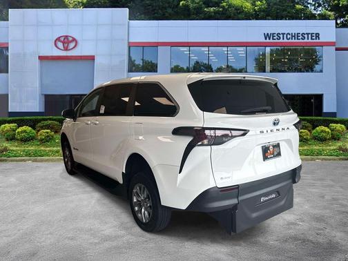 Ice Cap 2026 Toyota Sienna LE