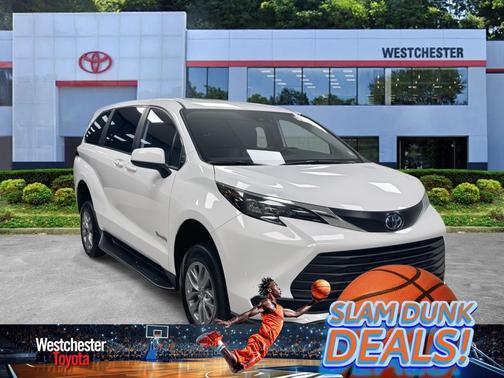 2025 Toyota Sienna LE