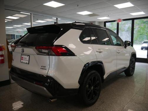 2024 Toyota RAV4 Hybrid SE