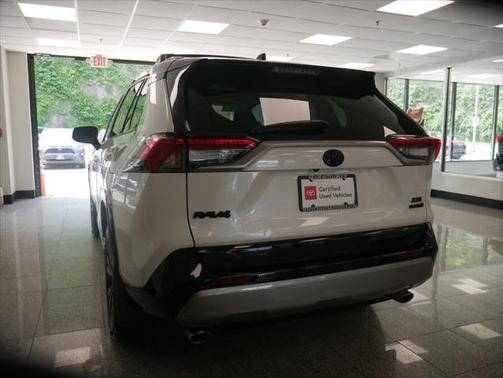 2022 Toyota RAV4 Hybrid SE