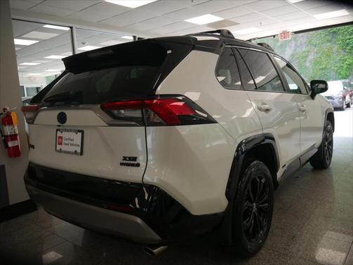 2022 Toyota RAV4 Hybrid SE