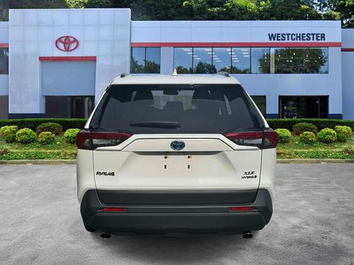 Ice Cap 2024 Toyota RAV4 Hybrid XLE