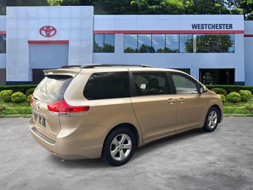 2014 Toyota Sienna LE