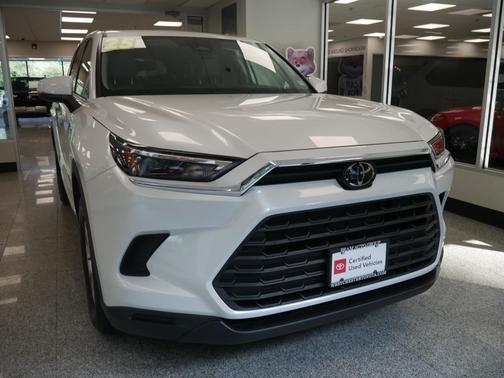 2025 Toyota Highlander LE