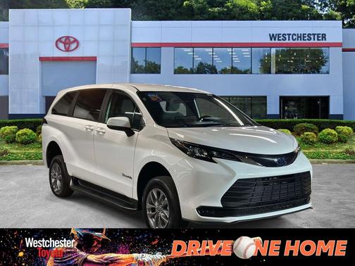 Ice Cap 2025 Toyota Sienna LE