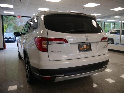 2022 Honda Pilot Touring 8-Passenger