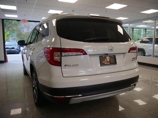 2022 Honda Pilot Touring 8-Passenger