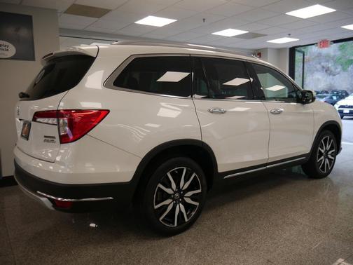 2022 Honda Pilot Touring 8-Passenger