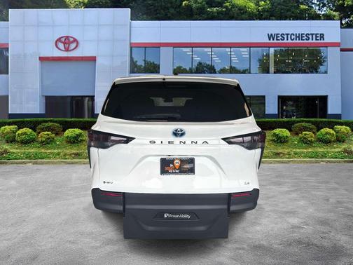 Ice Cap 2026 Toyota Sienna LE