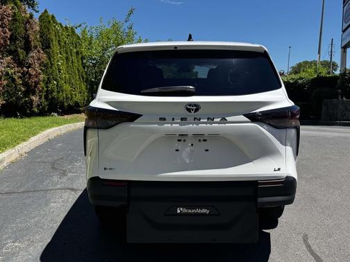 Ice Cap 2025 Toyota Sienna LE