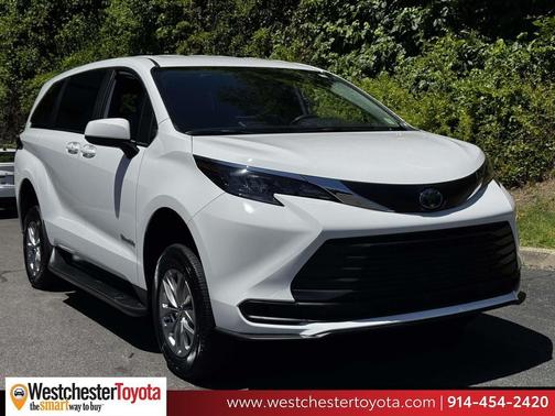Ice Cap 2025 Toyota Sienna LE
