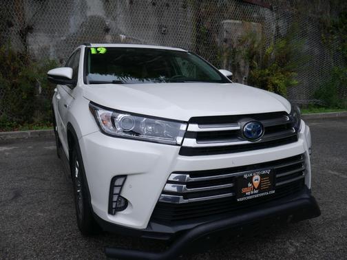 2019 Toyota Highlander Hybrid Platinum