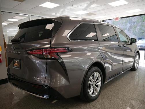 2023 Toyota Sienna Limited 7-Passenger