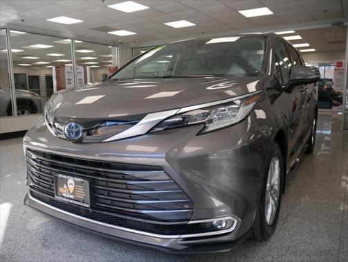2023 Toyota Sienna Limited 7-Passenger
