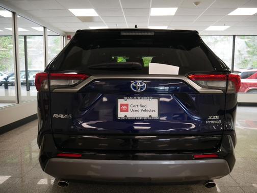 2021 Toyota RAV4 Hybrid SE