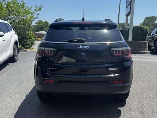 Diamond Black Crystal Pearlcoat 2020 Jeep Compass Latitude