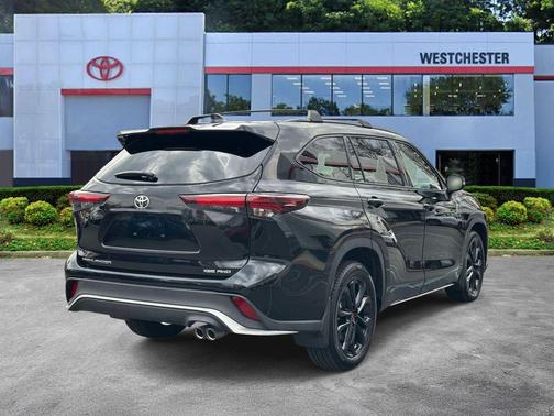Midnight Black Metallic 2025 Toyota Highlander XSE