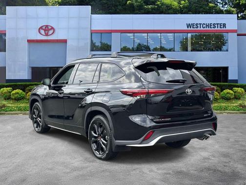 Midnight Black Metallic 2025 Toyota Highlander XSE