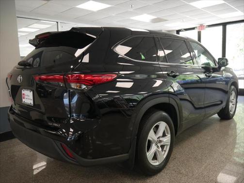 2022 Toyota Highlander LE