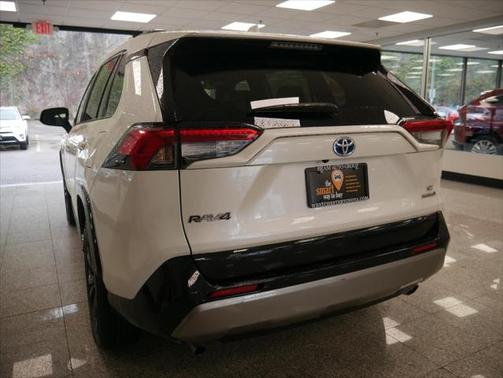 2022 Toyota RAV4 Hybrid SE