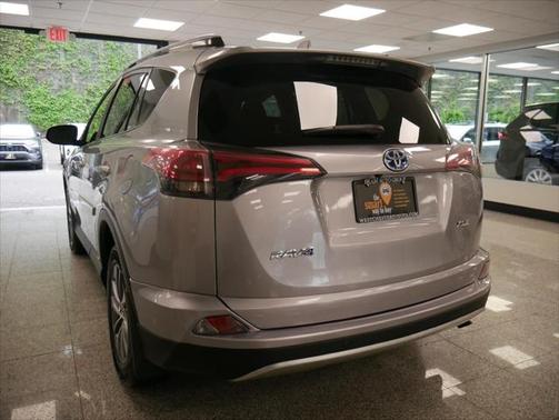 2017 Toyota RAV4 Hybrid XLE