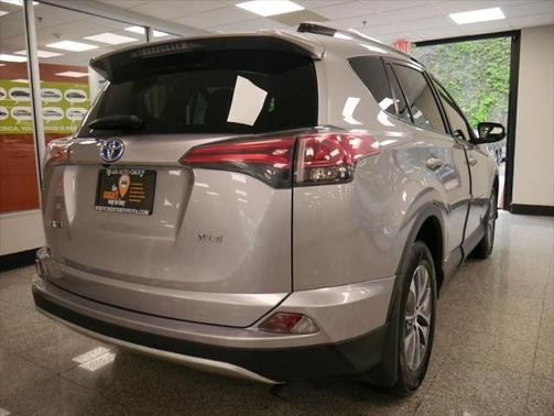 2017 Toyota RAV4 Hybrid XLE