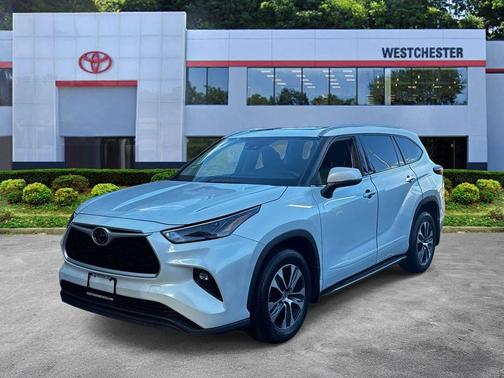 Wind Chill Pearl 2022 Toyota Highlander XLE