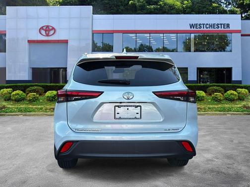 Wind Chill Pearl 2022 Toyota Highlander XLE