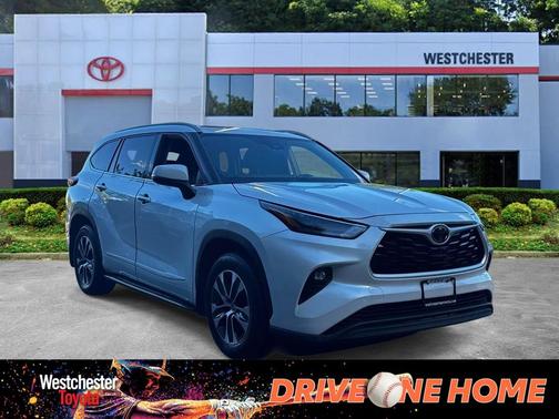 Wind Chill Pearl 2022 Toyota Highlander XLE