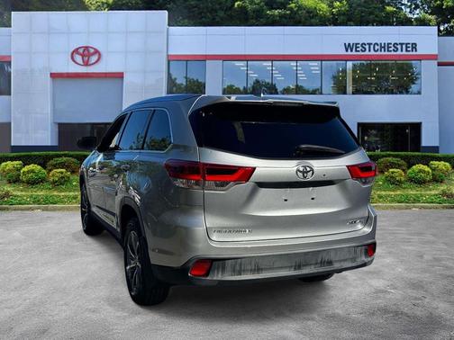 Celestial Silver Metallic 2019 Toyota Highlander XLE