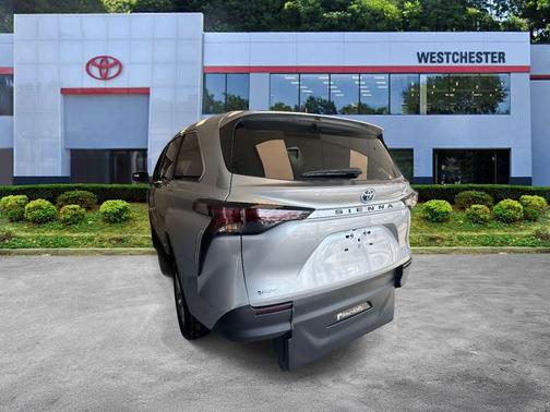 2025 Toyota Sienna LE