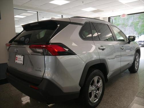 2022 Toyota RAV4 Hybrid LE