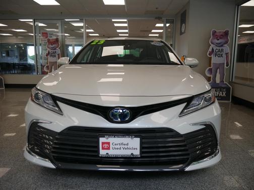 2023 Toyota Camry Hybrid XLE