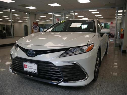 2023 Toyota Camry Hybrid XLE