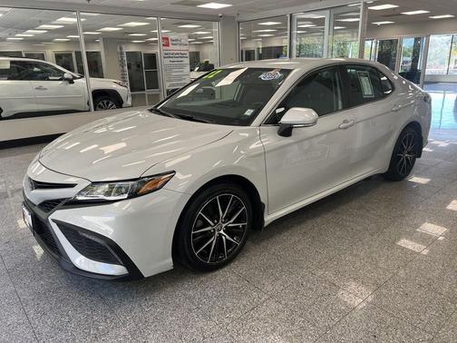 2022 Toyota Camry SE
