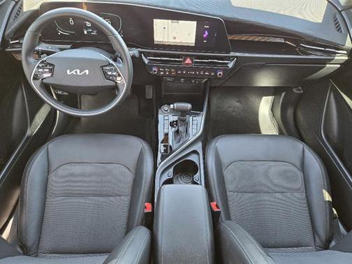 Snow White Pearl 2023 Kia Niro EX