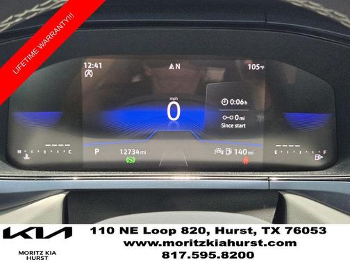 Pure White / Black Roof 2024 Volkswagen Taos 1.5T SE