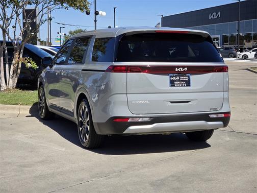 2024 Kia Carnival EX