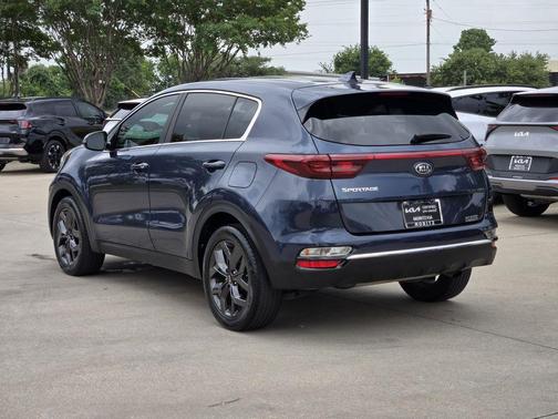 Pacific Blue 2022 Kia Sportage LX