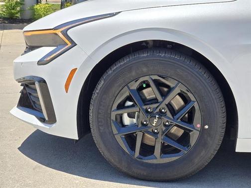 Snow White Pearl 2026 Kia K5 LXS